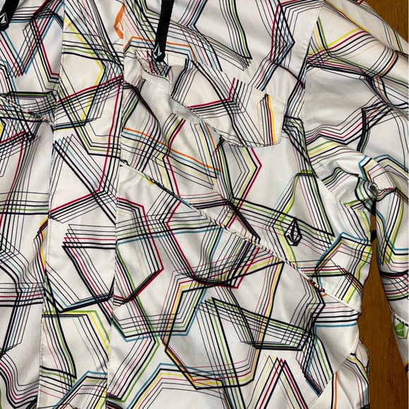 Volcom Women’s Snowboarding Jacket with Hood Size Medium - Picture 2 of 8